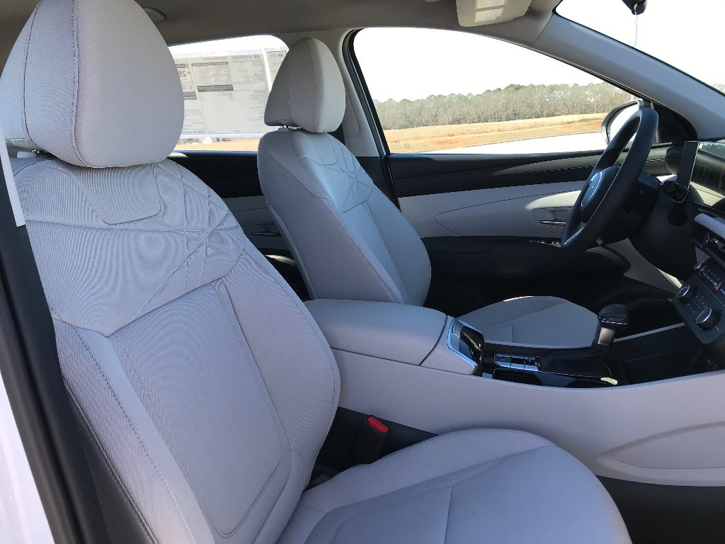 2026 Hyundai TUCSON SE