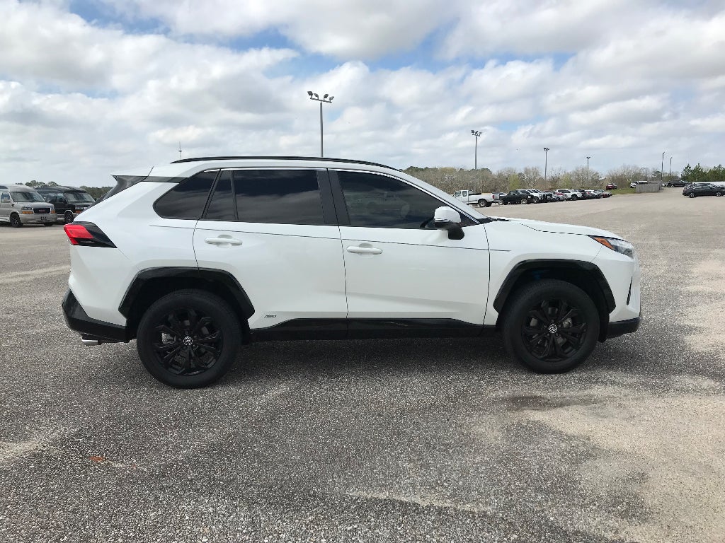 2022 Toyota RAV4 Hybrid SE