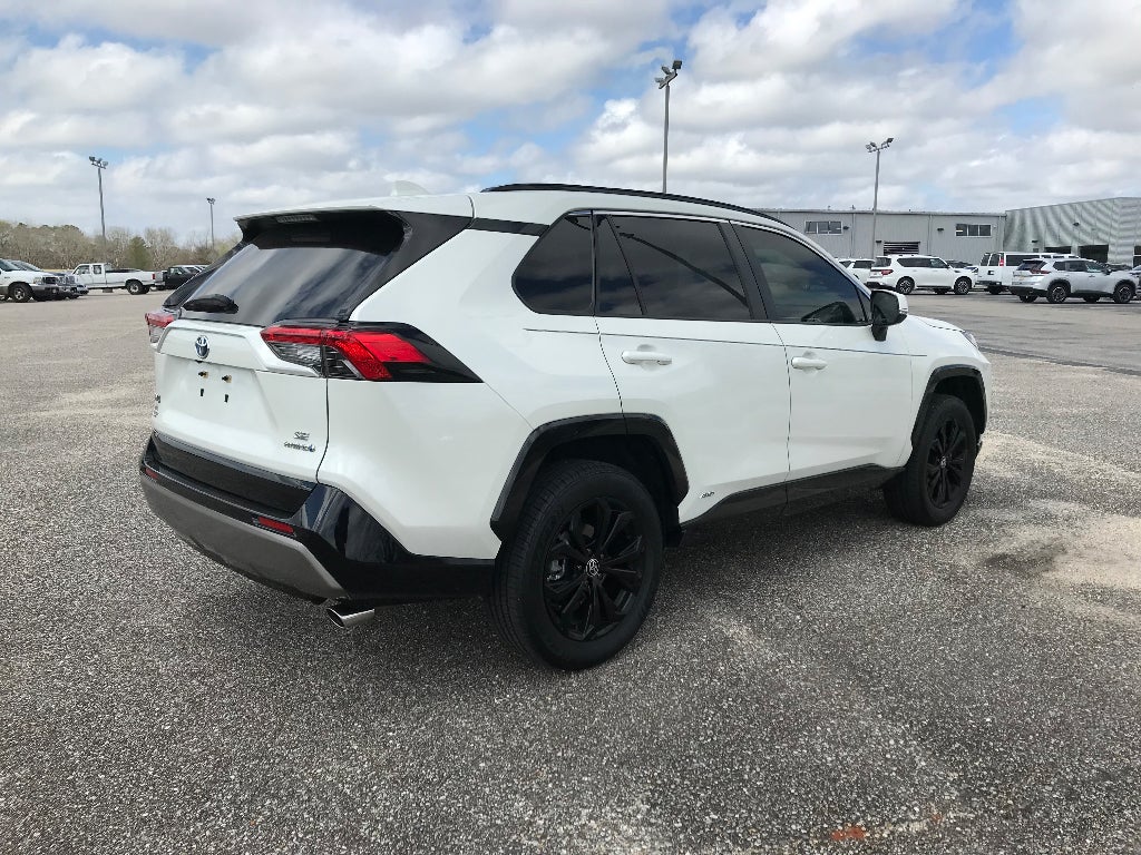 2022 Toyota RAV4 Hybrid SE