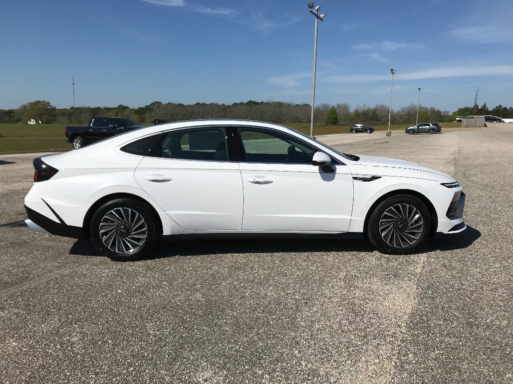 2026 Hyundai SONATA HYBRID SEL